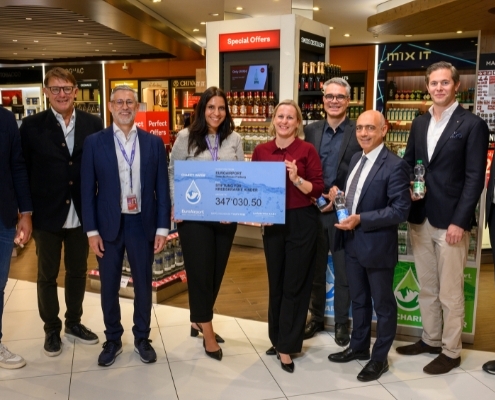 EuroAirport und Durfy überreichen Spendencheck
